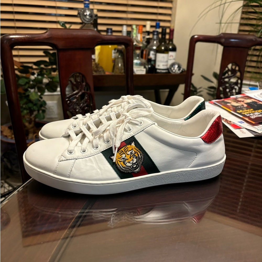 White and Red Low-Top Sneakers with Tiger Emblem